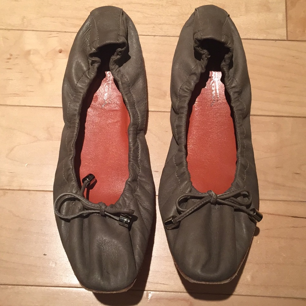 Santoni leather ballet flats in olive green